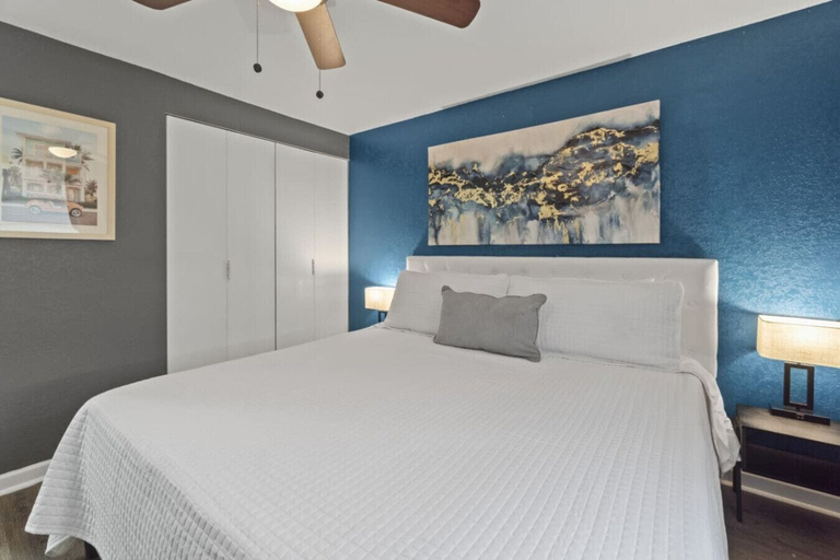 Interior 4, Cozy King Suite, Wheelchair Accessible, Fast Wifi, Muscogee