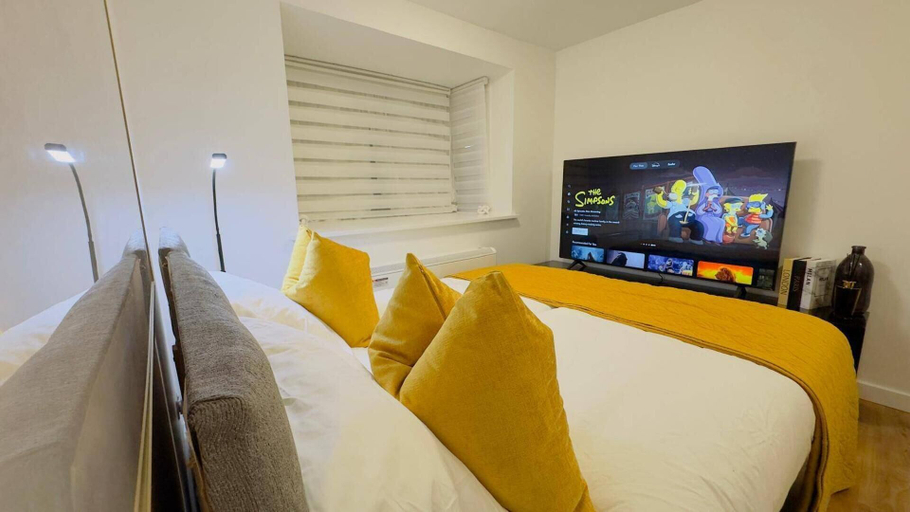 Room 5, Elizabeth Line - Parking - Wifi - Sleeps 4, London