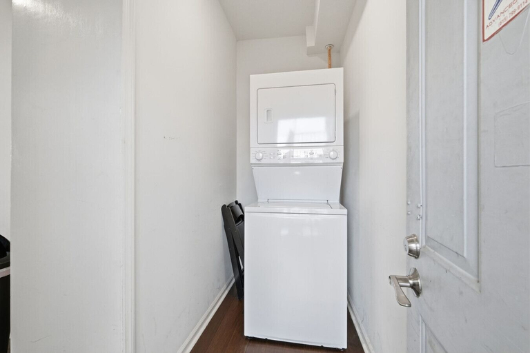 Interior 2, Bright 3BR Aptclose to Universities Parking, Davidson