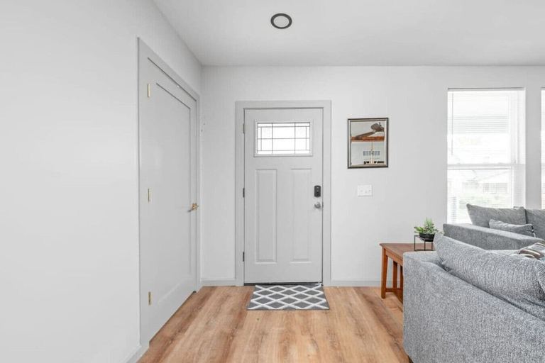 Interior 3, 590 Newly Remodeled 4 Bedroom - Downtown, Indianapolis