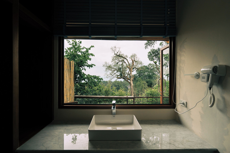 Bathroom 4, Baan Nhuer Mek, Chiang Dao