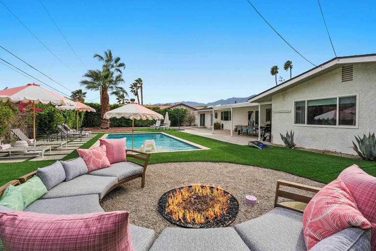 Terrace/patio 2, Mountain View Retreat - Pool, Palms, and Peace, Riverside