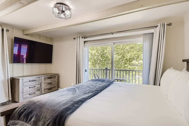 Room 4, Amazing Lake and Mountain Views!, Summit