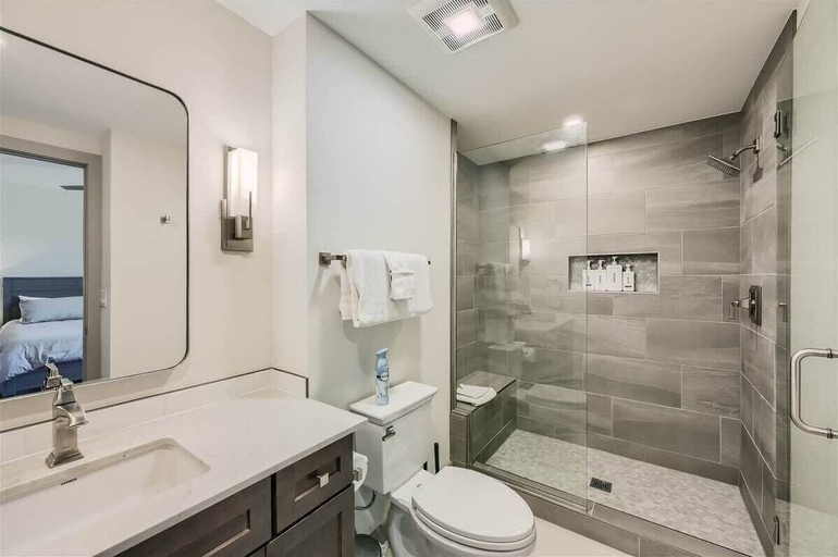 Bathroom 2, Brand New Penthouse, 5 Star Accommodations!, Summit