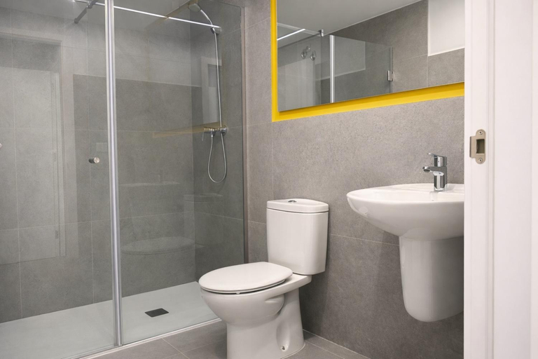 Bathroom 5, Pension Sarria, Lugo