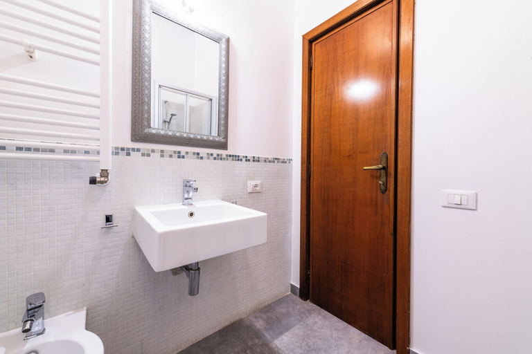 Bathroom 2, Casa Bodoni, Rome