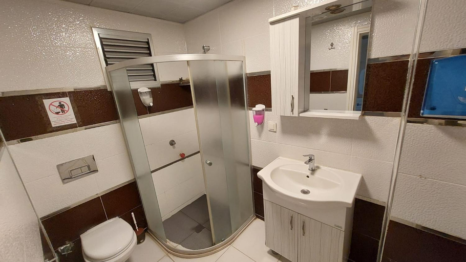 Bathroom 5, Aksu Otel, Aliağa