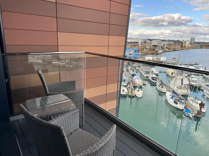 Balcony/terrace, Waterfront luxury apartment, Southampton