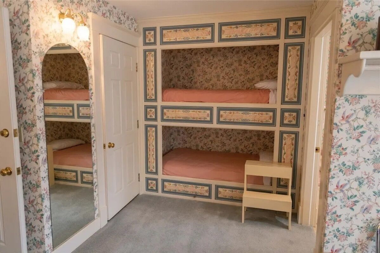 Room 5, Strawtown Inn & Events, Marion