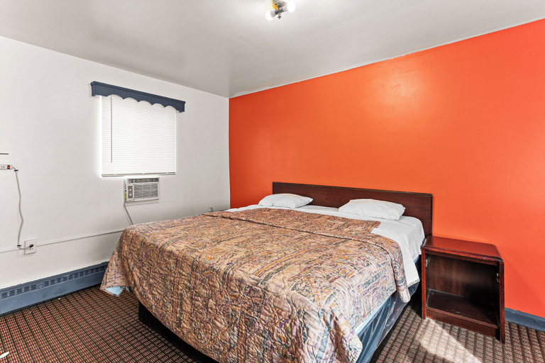 Others 1, Budget INN, Genesee