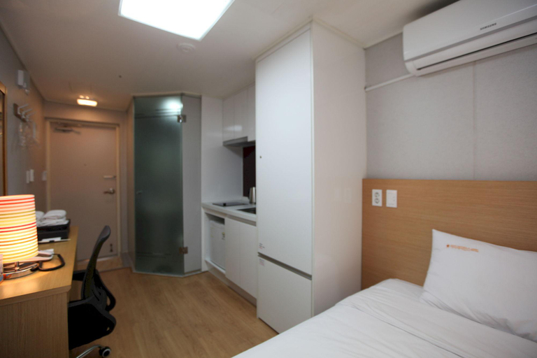 Bedroom 2, Suwon Easy Residence Hotel, Suwon