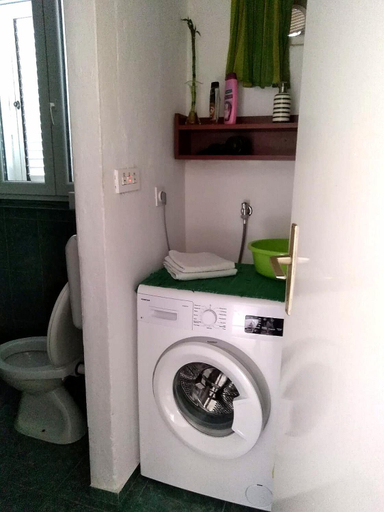 Bathroom, Sweet green apartment with garden, Split