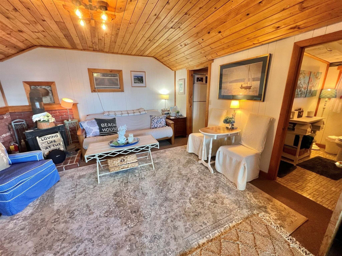 Living area 3, Beachside On Sebago Limit 6 2 Bedroom Villa, Cumberland