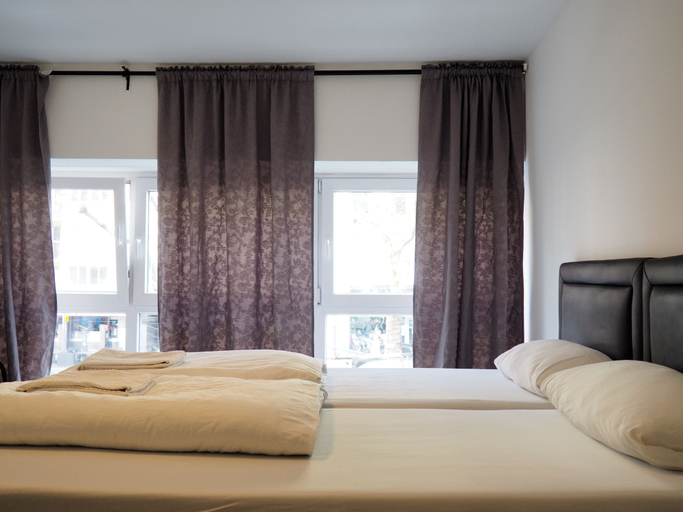 Bedroom 3, Hotel Garni Emir, Köln