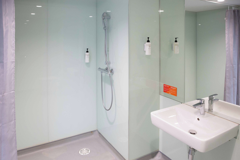 Bathroom 4, easyHotel Paris Nord Aubervilliers, Seine-Saint-Denis