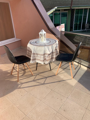 Outdoor dining, House Elena, Maglizh
