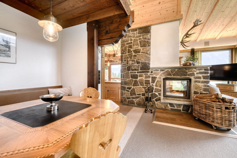 Room 4, Luxurious and Calm Central Hideaway, Bludenz