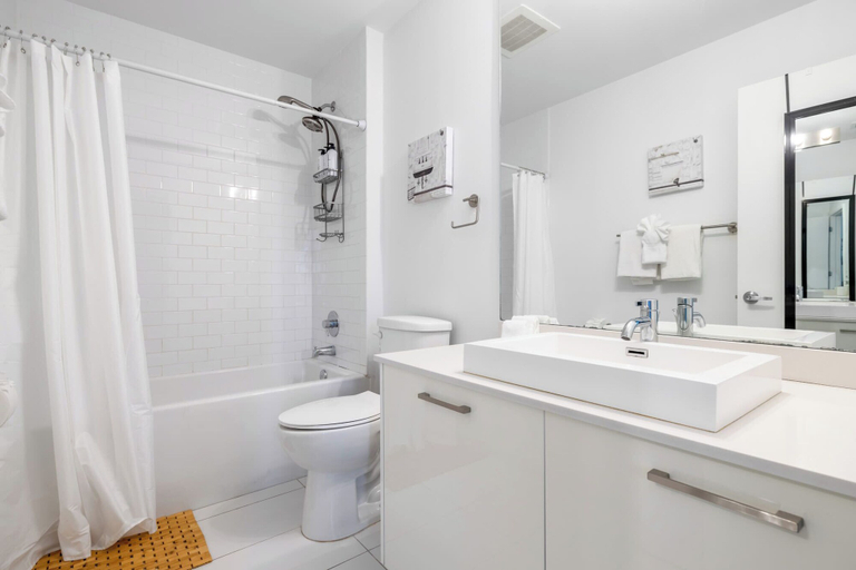 Interior 4, Cozy Downtown Pad- Luxe Rooftop Pool, gym and More, Miami-Dade
