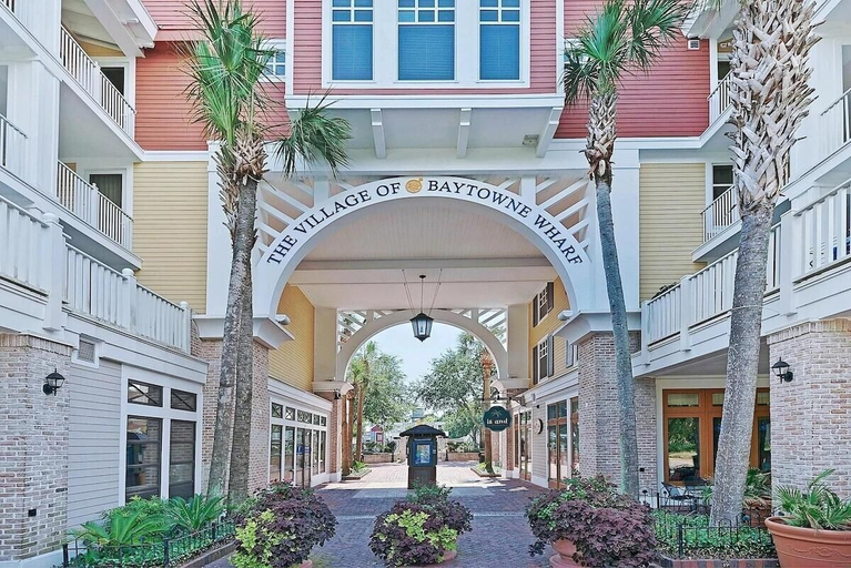 Exterior detail, Harbour Point 810, Walton