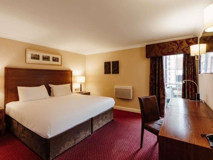 Bedroom 4, Mercure Haydock Hotel, Saint Helens
