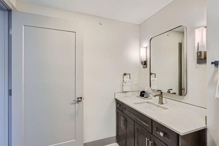 Bathroom 4, Brand New Penthouse, 5 Star Accommodations!, Summit