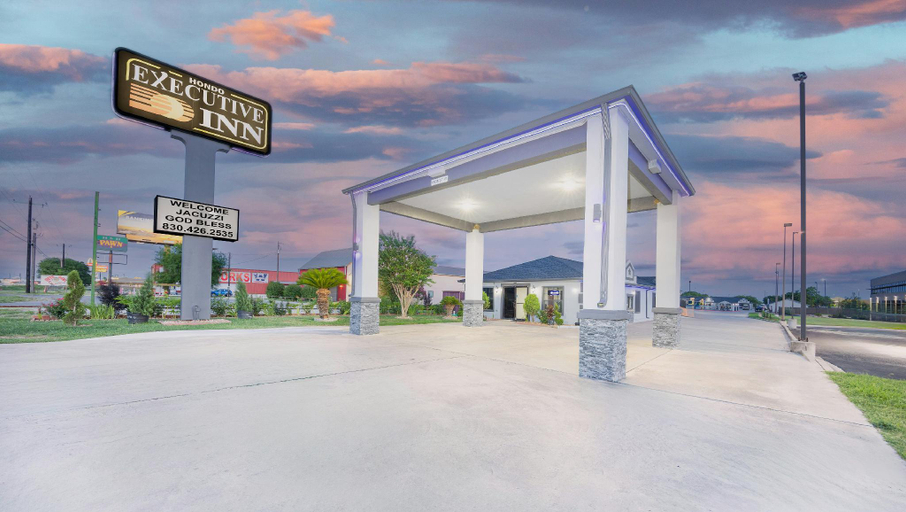 Exterior & Views 2, Executive Inn of Hondo, Medina