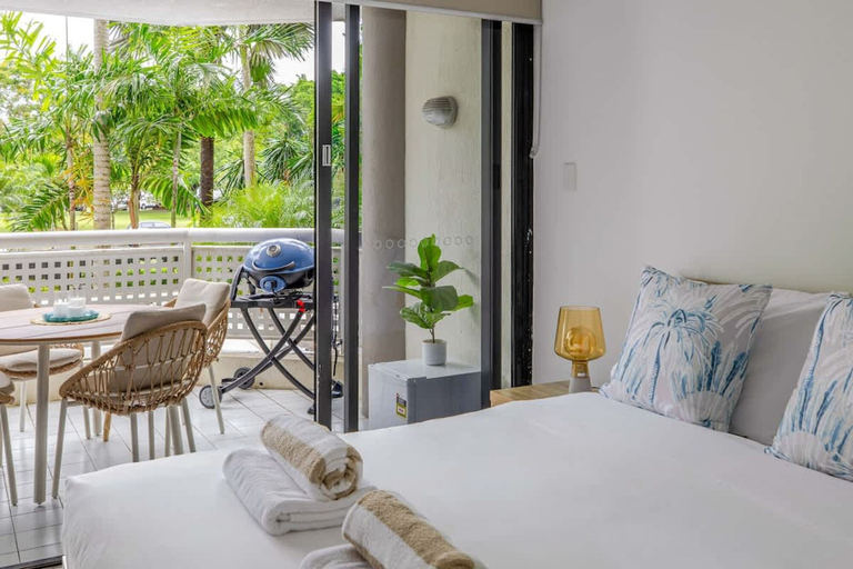 Room 4, Easy Stay Pool Esplanade Views, Cairns