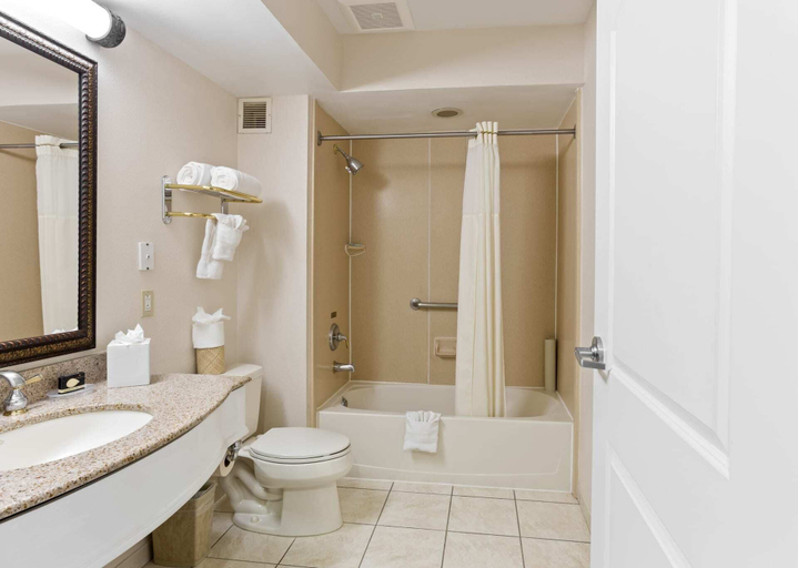 Interior 4, Serene Stay With Amenities & Breakfast bar, Essex