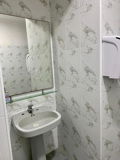 Bathroom 3, Peninsula Hostel, Iquique