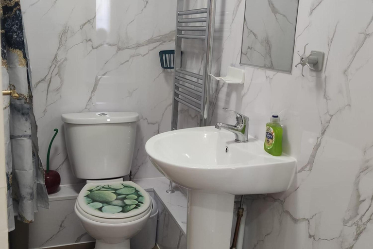 Bathroom 2, Westfield - 3 Bedroom Apartment, London