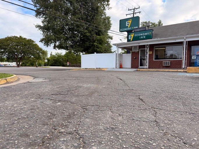 Exterior & Views 2, Economy 7 Inn Near Hampton University VA, Hampton