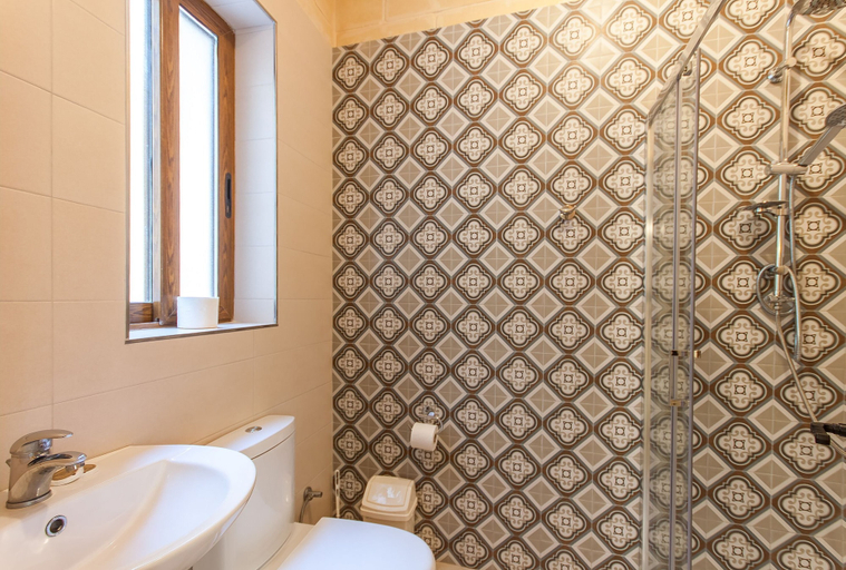 Bathroom 3, Naduri, Beautiful Gozitan Villa + Pool