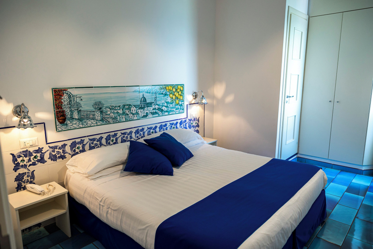 Bedroom 2, Hotel Bristol, Salerno