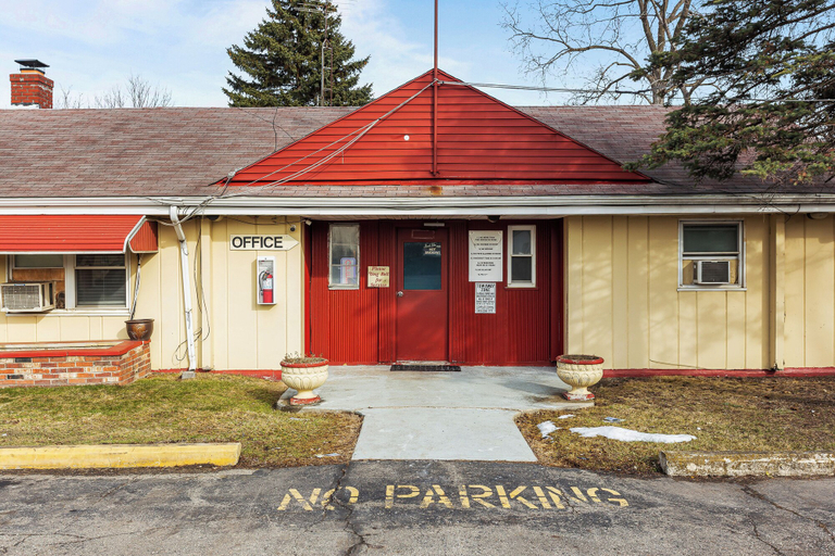 Others 5, Budget INN, Genesee