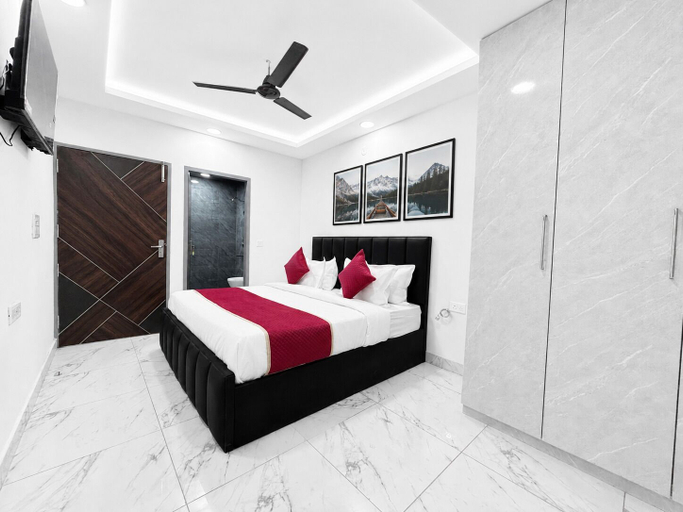 Room 2, Mauryan Signature Hotel NHPC Metro, Faridabad