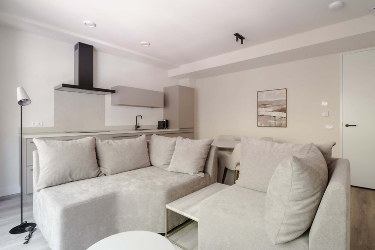 Room 5, Modern 2BR Apartment in Rotterdam Centre, Rotterdam