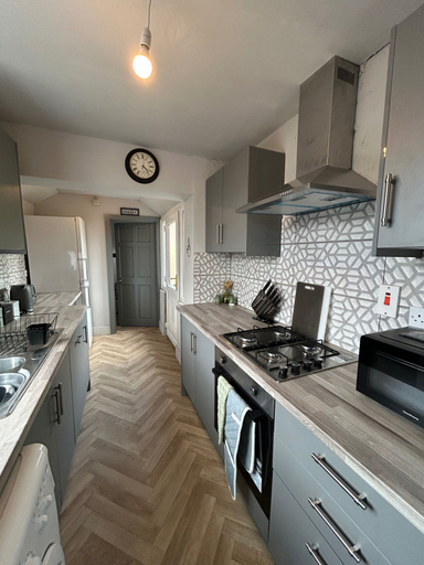 Private kitchen 4, Detached House Sleeps 5 With Garden and Parking, Lincolnshire