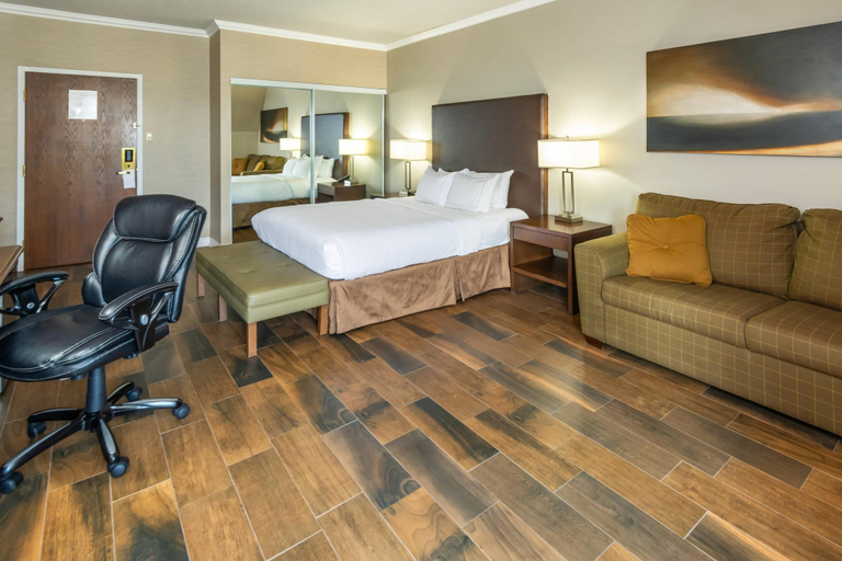 Bedroom 4, Chateau Cartier Hotel & Resort, an Ascend Collection Resort, Communauté-Urbaine-de-l'Outaouais