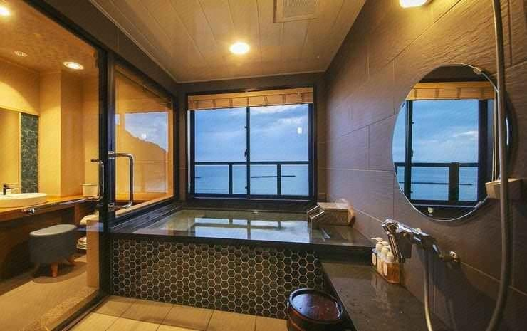 Bathroom 5, Shizuka Hanaogi, Kyōtango