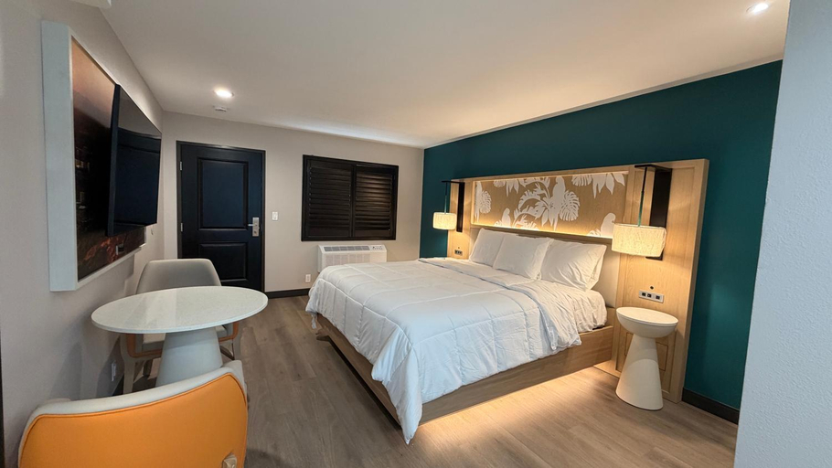 Bedroom 5, Harbor bay inn, Orange