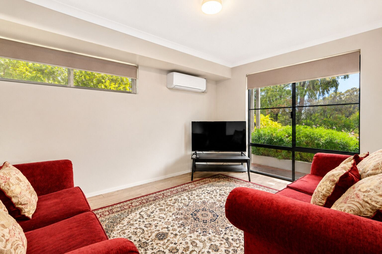 Others 5, The Aurora, Busselton