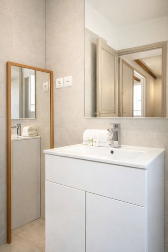 Bathroom 3, 1579 StDominique3, Paris