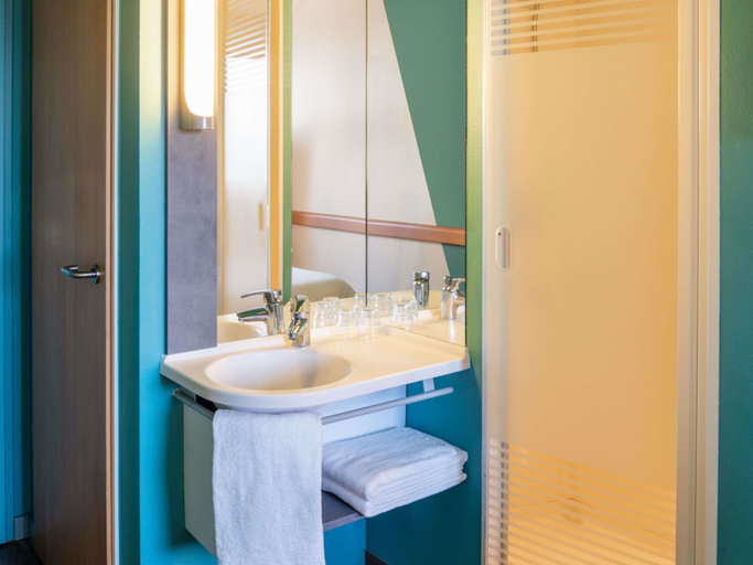 Bathroom 5, Ibis Budget ULM City, Ulm