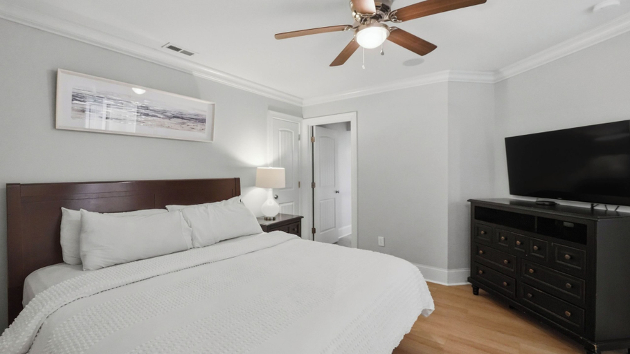 Bedroom 3, Lakefront 6bdr, Priv Dock, Game Room, Firepit Jake's Lake House by Avantstay, Lincoln