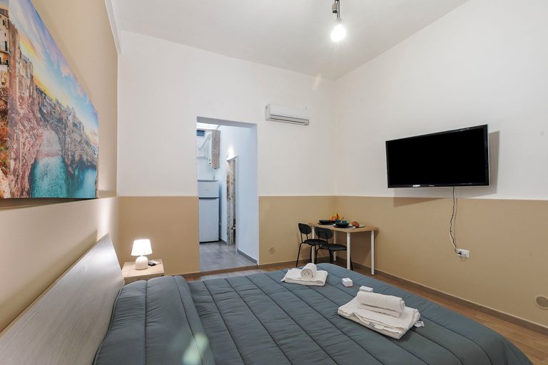Room 2, Dimora Cristina Apartment Bari, Bari