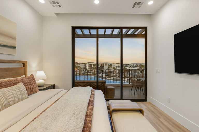 Room 2, Barefoot Beach House C 3 Bedroom Condo, Washington