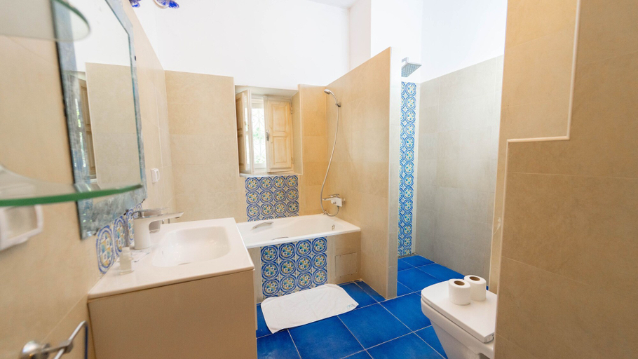 Room 5, Dar Bechir 3BR Heritage Villa Pool La Marsa, La Marsa