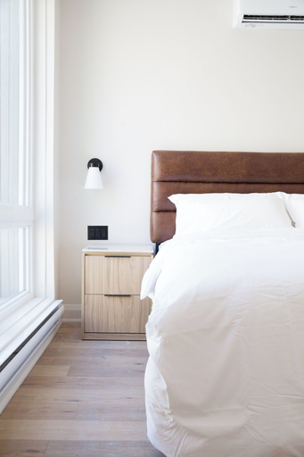 Room 4, Hyphen, Toronto