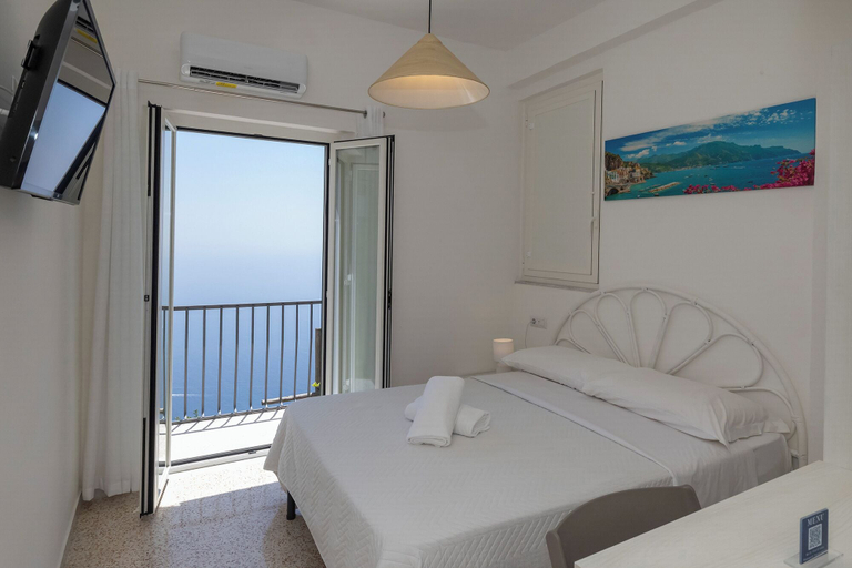 Bedroom 3, Villa Pino, Salerno