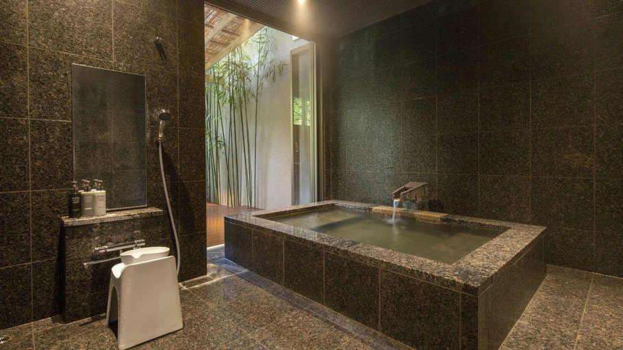 Bathroom 3, Keikoku Bettei Mochinoki, Ōtaki